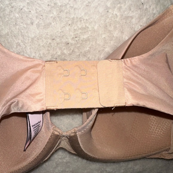 Gently used Victorias secret lined perfect coverage size 34DD bra. - Picture 2 of 3